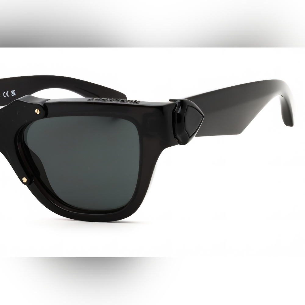 NWT, New Burberry 0BE4445U, Unisex Sunglasses, Size53X20X145. - Picture 3 of 4